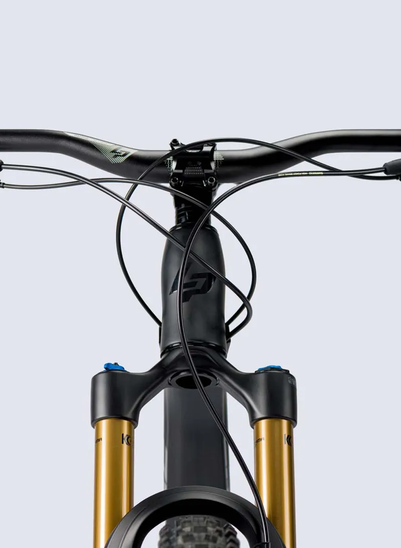 2021 Lapierre Zesty AM CF 9.9 Carbon Mountain Bike in Black-6